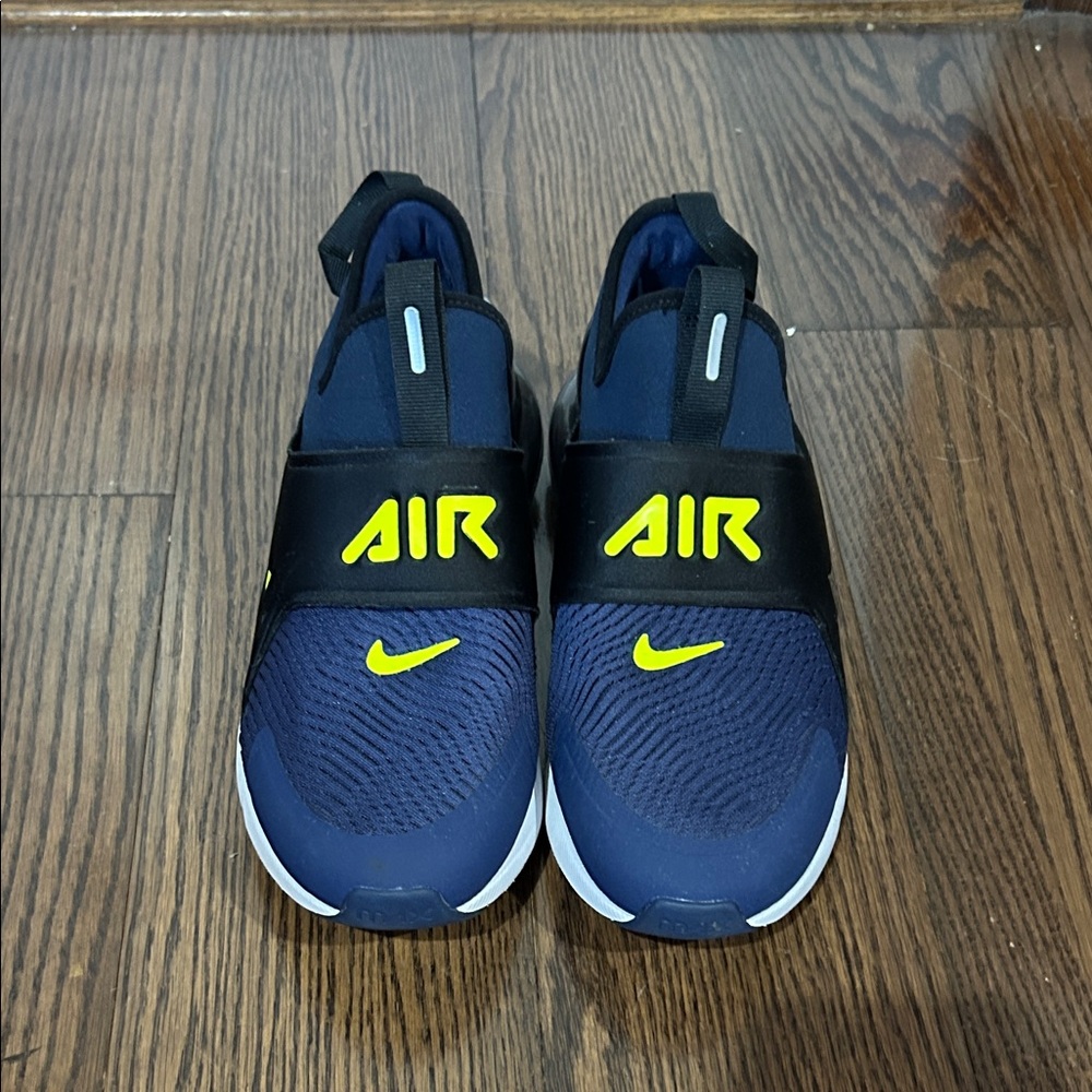 Like New Nike Air Max extreme Navy athletic women’s shoes sz 7
